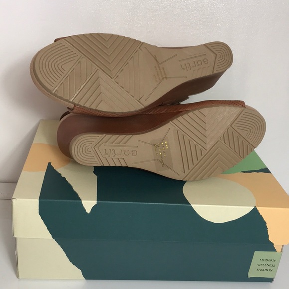 Earth Attalea Bonaire Whipstitch Leather Wedge - Picture 7 of 7